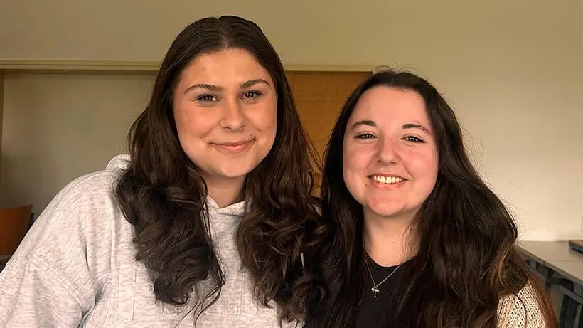 Die Schülerinnen der Fachoberschule Straubing Yvonne und Lena erzählen von ihren Erfahrungen beim Schüleraustausch in Tschechien