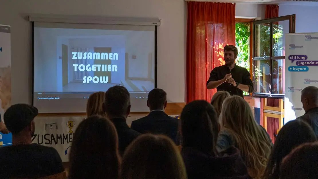 Filmvorführung „Zusammen – Together – Spolu“ im Jugendmedienzentrum T1