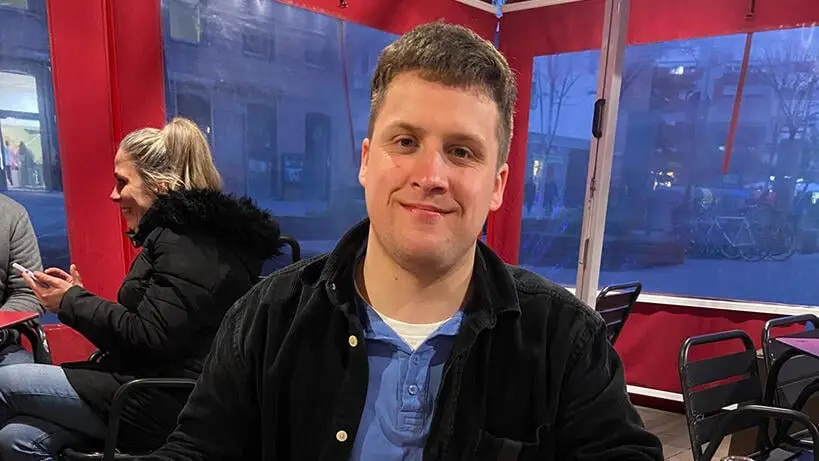 Azubi Daniel aus München beim Tapas essen in Barcelona