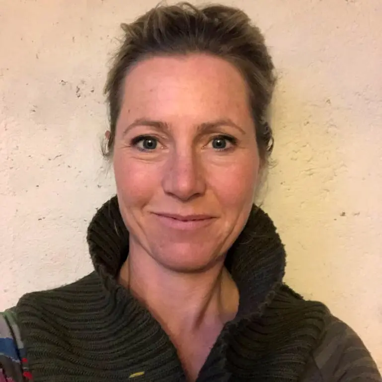 Portraitfoto von Sarah Loeffl, Englisch- und Sportlehrerin an der Realschule Gauting